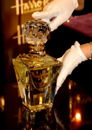 clive-christian-no-1-perfume-imperial-majesty-edition-on-display-at-harrods-department-store